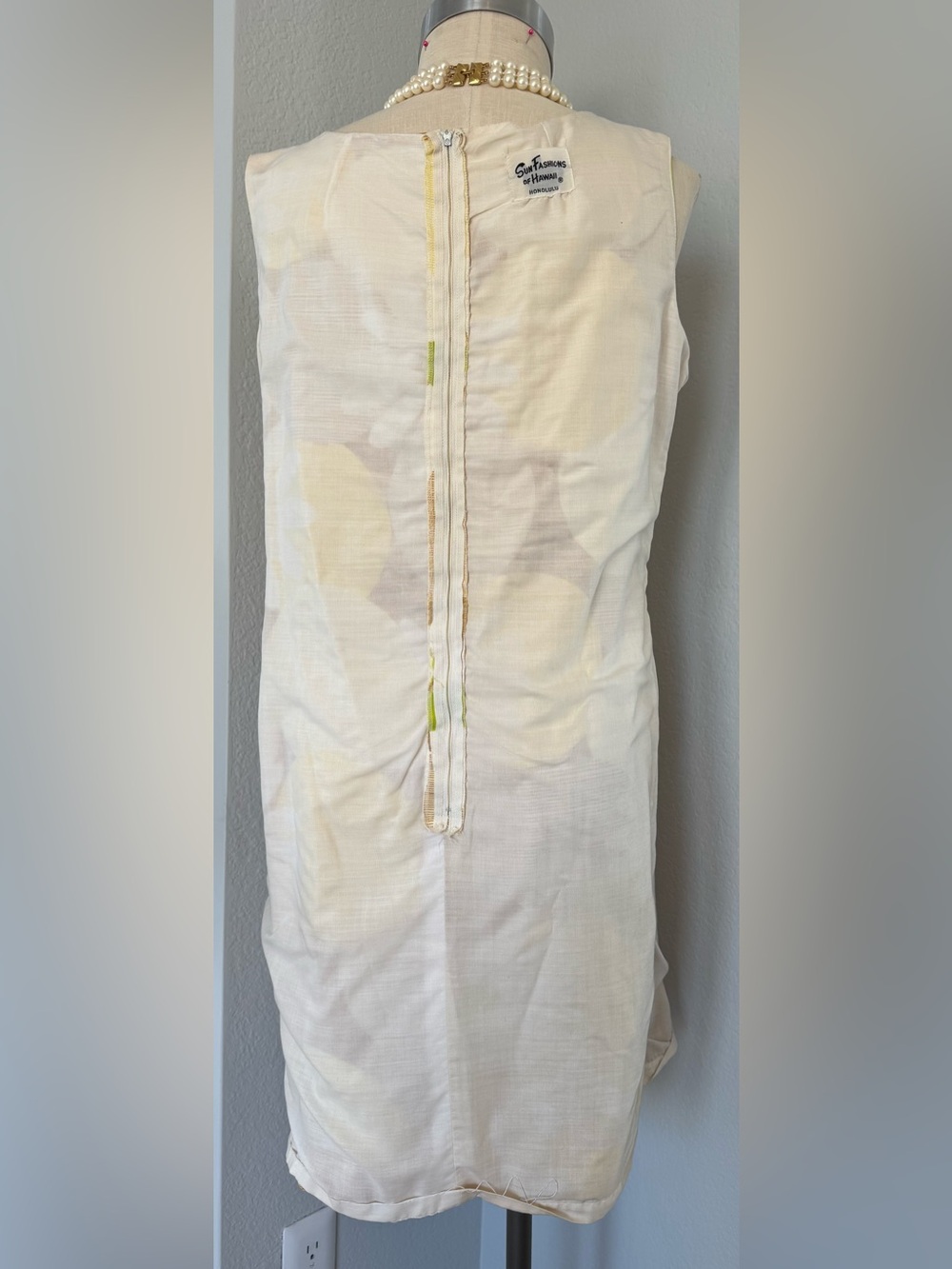 1960s Sun Fashions of Hawaii Dress - Picture 14 of 16
